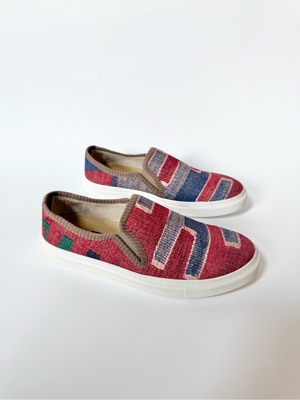 Res Ipsa Men’s Sneakers in Red and Blue Pattern